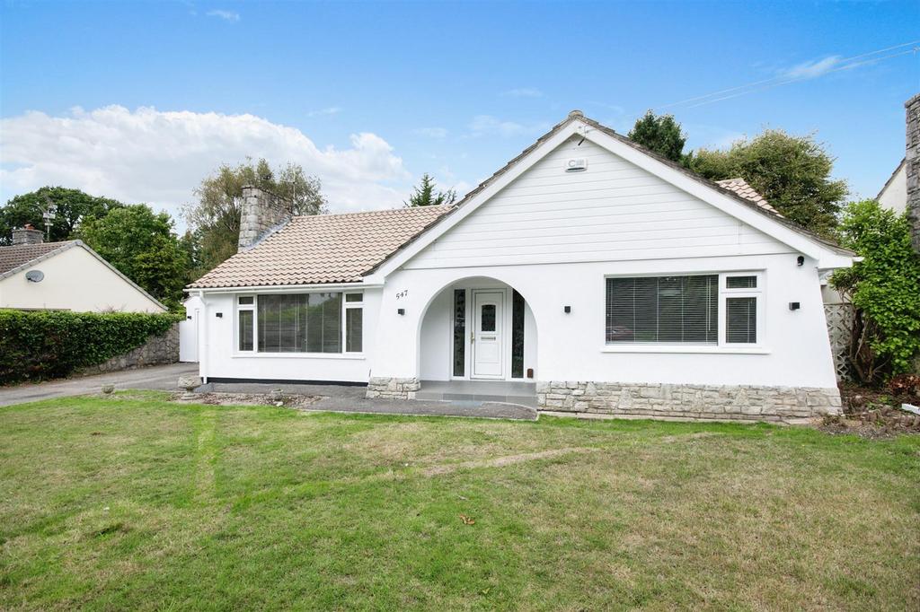 Wimborne Road East, Ferndown 2 bed detached bungalow to rent £1,700