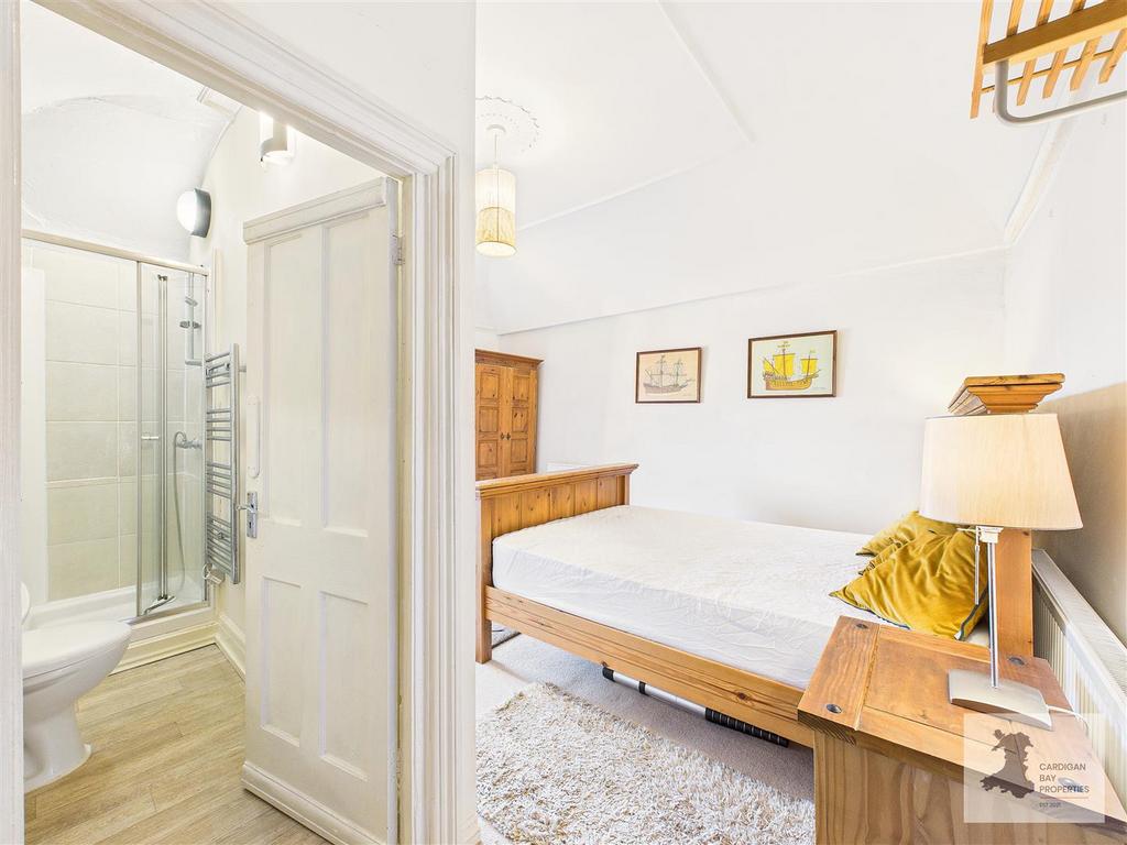 Bedroom/En-suite