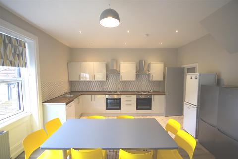 8 bedroom detached house to rent - Cliff Road Gardens, Woodhouse, Leeds, LS6 2EY