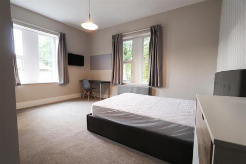 8 bedroom detached house to rent - Cliff Road Gardens, Woodhouse, Leeds, LS6 2EY