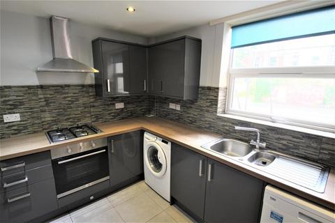 8 bedroom terraced house to rent, Hyde Park Road, Hyde Park, Leeds, LS6 1AG