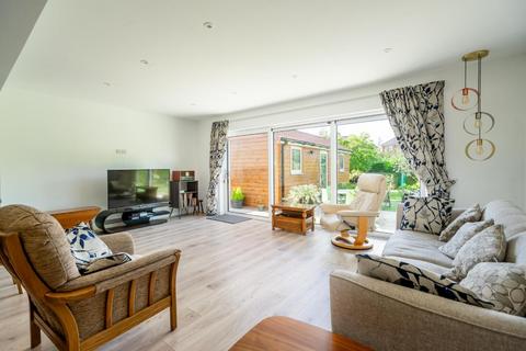 4 bedroom semi-detached bungalow for sale - Manor Drive North, Acomb, York