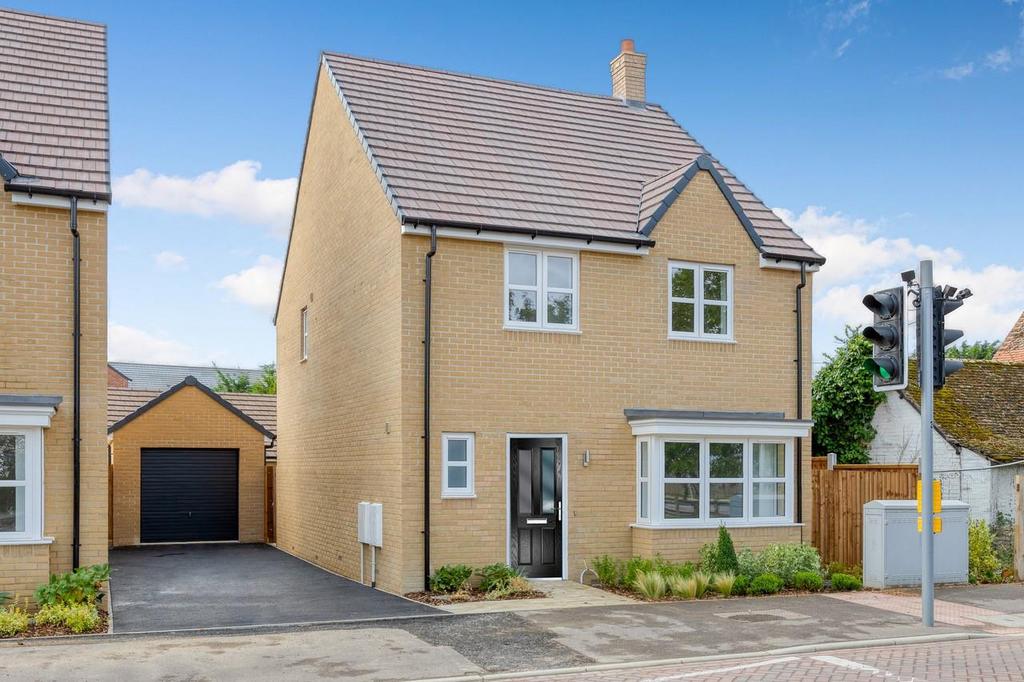 Arlesey Road, Stotfold, SG5 4HE 4 bed detached house for sale £450,000