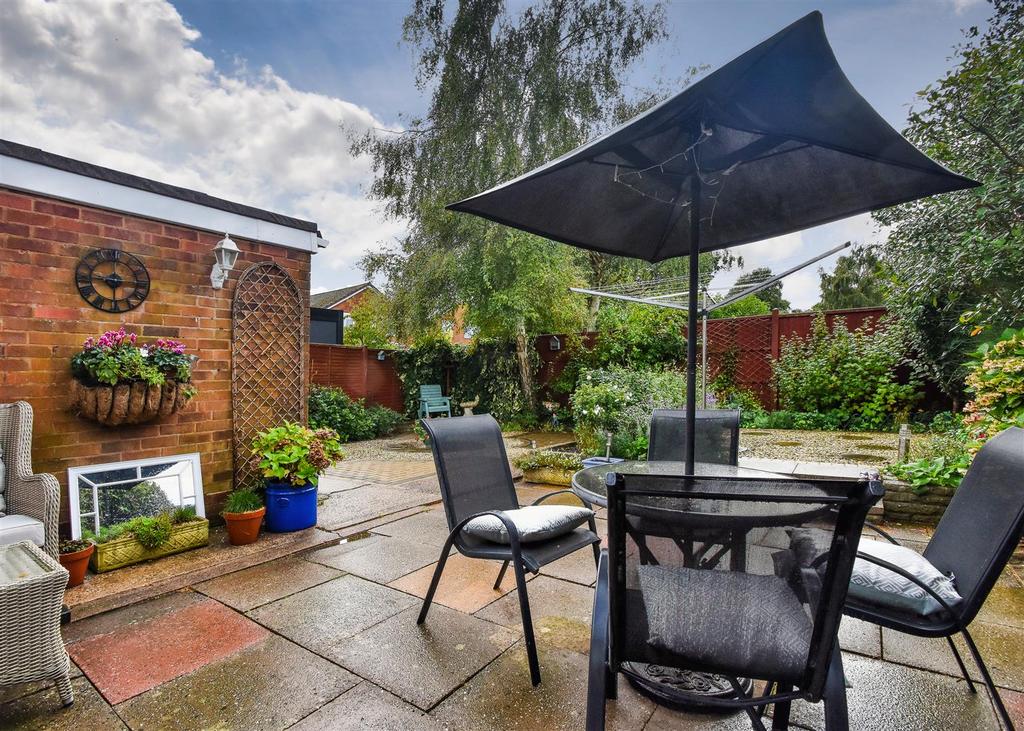 76 Chillington Drive, Codsall, Wolverhampton 4 bed semidetached house