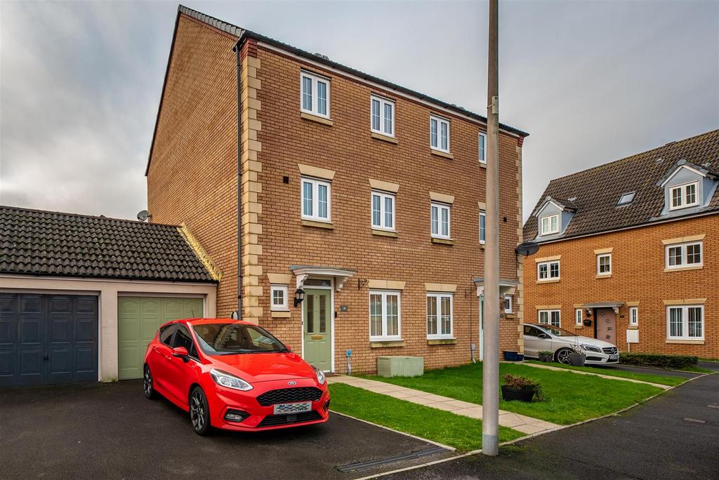Tir Yr Yspyty, Bynea, Llanelli 4 bed semidetached house £220,000