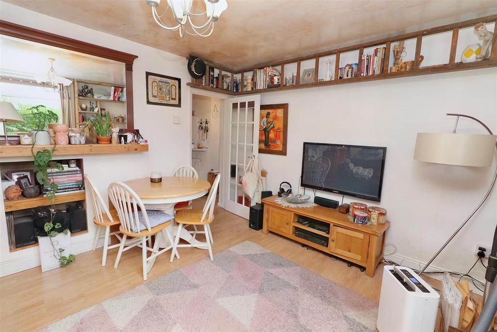 Buckingham Road, Borehamwood 1 bed apartment for sale £225,000