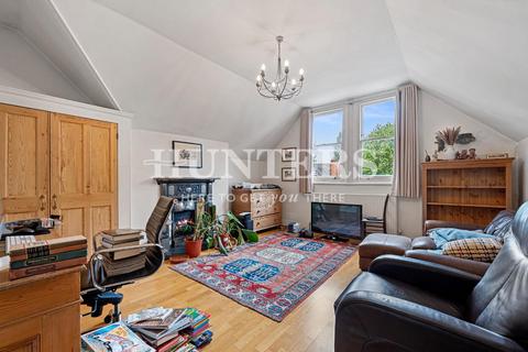 2 bedroom flat for sale, Dartmouth Road, London, NW2