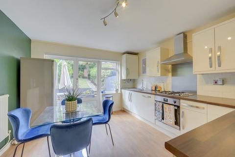 28 Wisteria Road, London, SE13 5HN