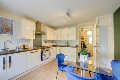 28 Wisteria Road, London, SE13 5HN