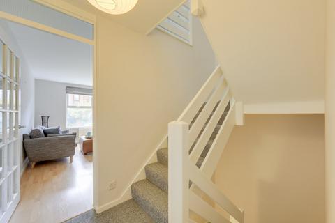 28 Wisteria Road, London, SE13 5HN