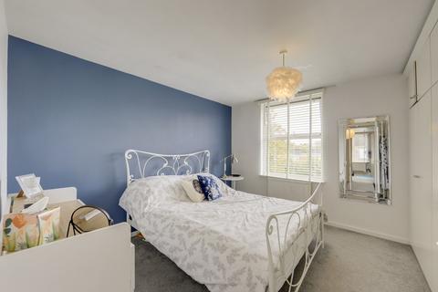 28 Wisteria Road, London, SE13 5HN