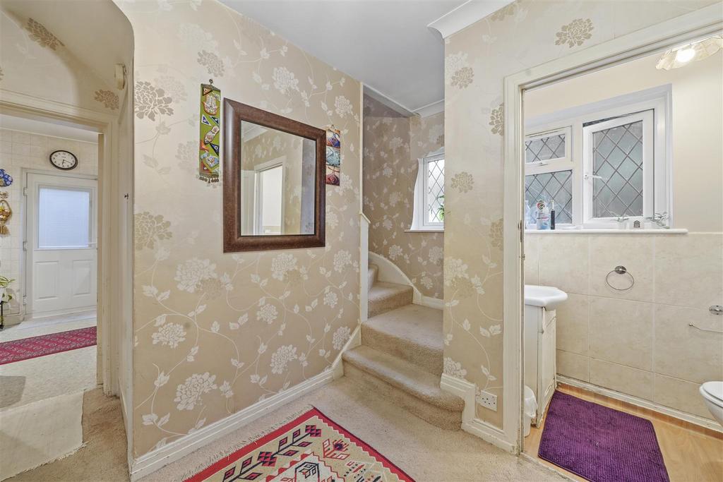 2 Mayfields Close - Wh OT3 YTqv Hj75j Bn7 P0d.jpg