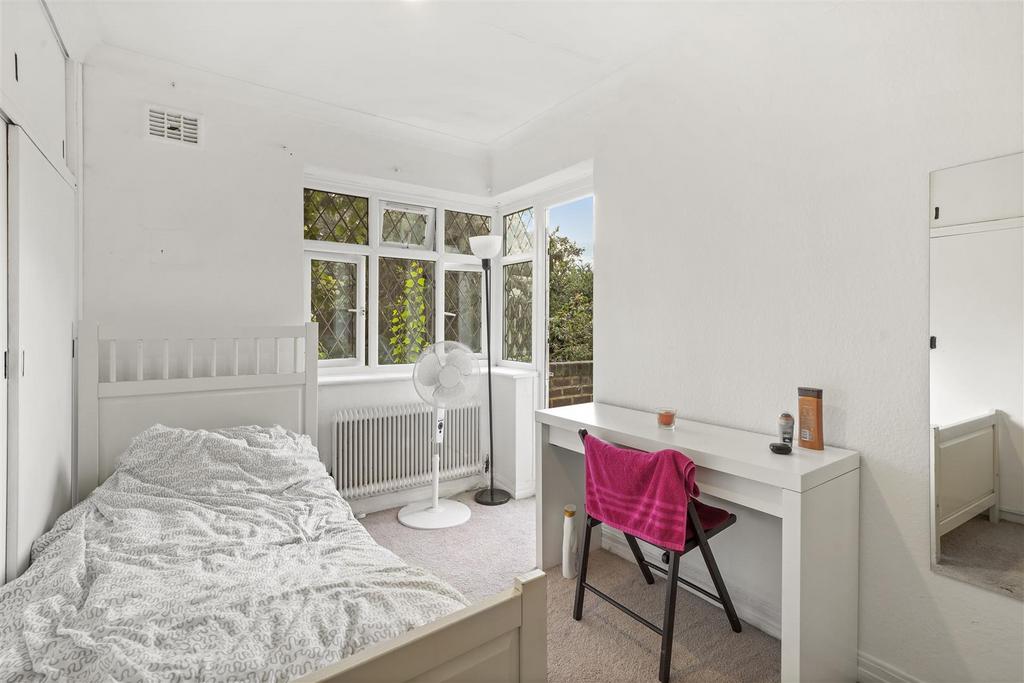2 Mayfields Close - k Xx3 WXr9 Y05l Gs1 ZR1 C9.jpg
