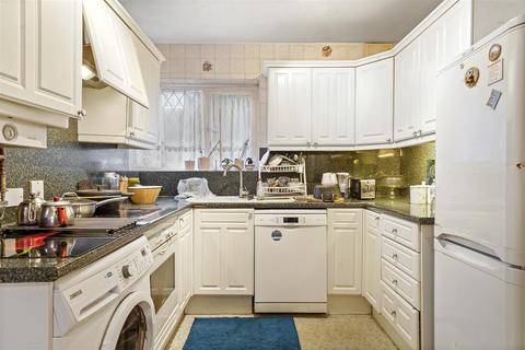 2 Mayfields Close, Wembley, HA9 9PP