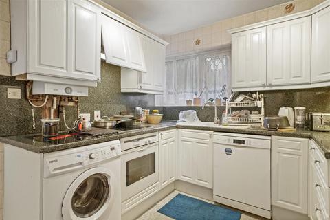 2 Mayfields Close, Wembley, HA9 9PP