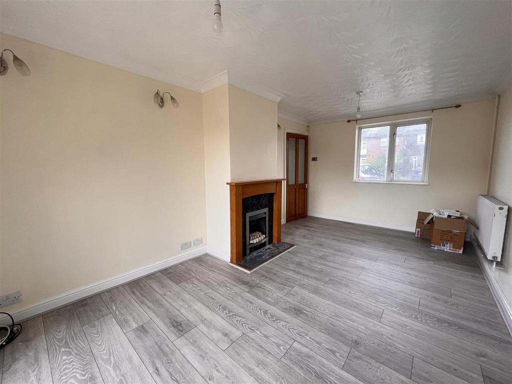 Raleigh Avenue, Swindon SN3 3 bed terraced house £1,250 pcm (£288 pw)
