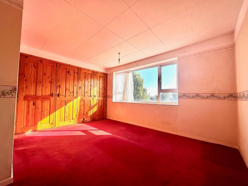 Bedroom 1.jpg
