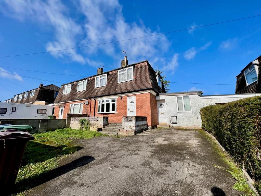 Tilsdown Close, Dursley 3 bed semidetached house £220,000