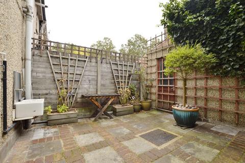 4 Botha Road, London, E13 8PQ