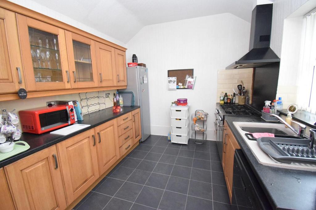 Kitchen (2).JPG