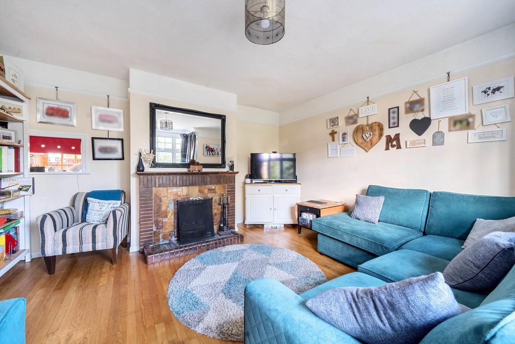 Ampthill Road, Flitwick, MK45 5 bed detached house for sale £600,000