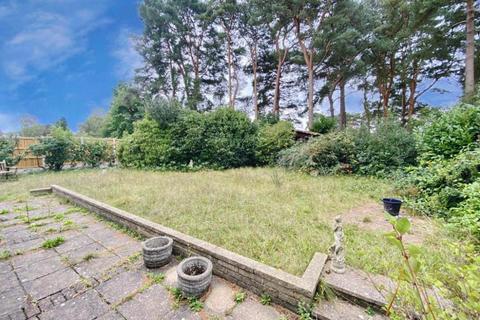 8 Bracken Close, Ashley Heath, Ringwood, BH24 2HF