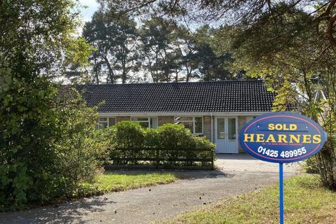 8 Bracken Close, Ashley Heath, Ringwood, BH24 2HF