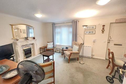 1 bedroom flat for sale, Thornton End, Holybourne, Alton, Hampshire