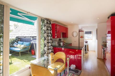 2 bedroom apartment for sale, St Clements House, Walton On Thames KT12