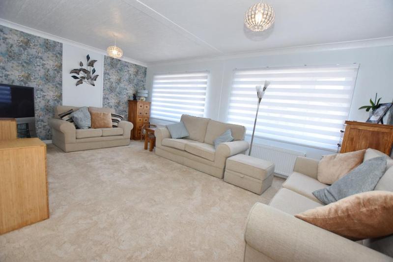 2 Bedroom Park Home approx 46 x 18