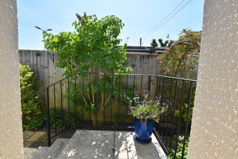 2 Bedroom Park Home approx 46 x 18