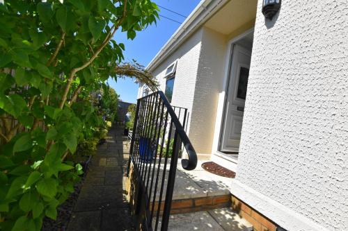 2 Bedroom Park Home approx 46 x 18