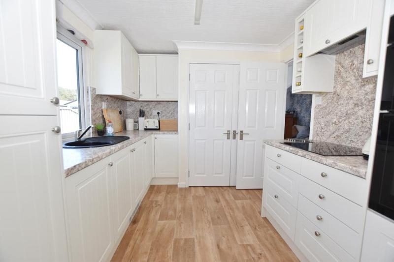 2 Bedroom Park Home approx 46 x 18