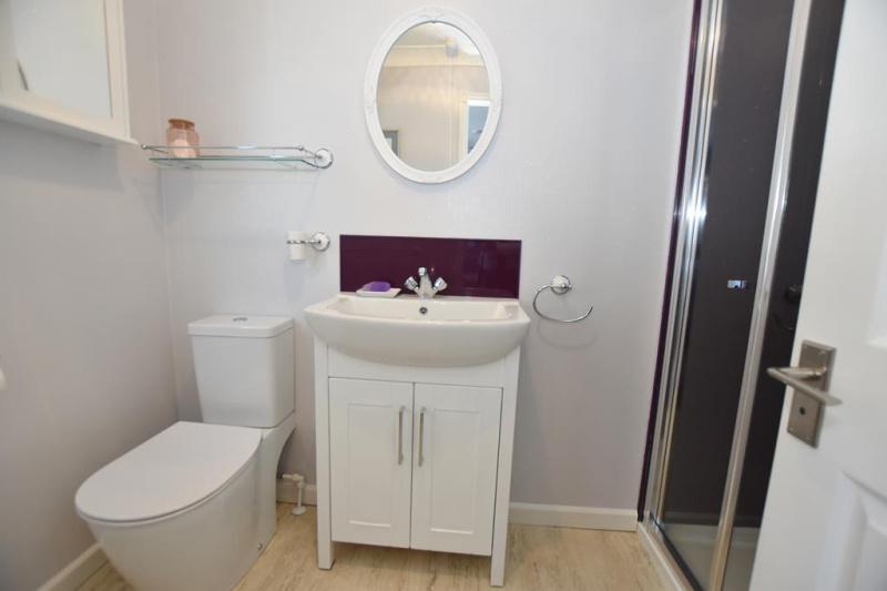 2 Bedroom Park Home approx 46 x 18