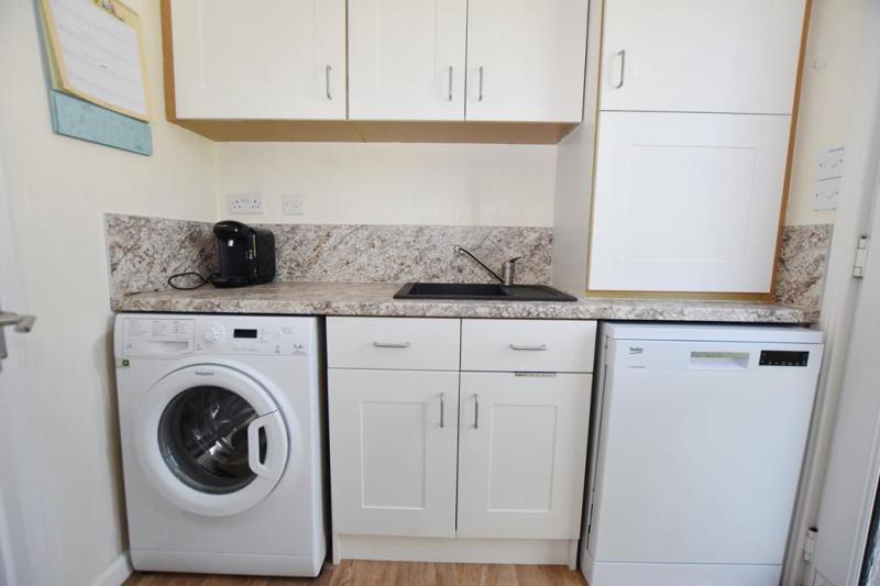 2 Bedroom Park Home approx 46 x 18
