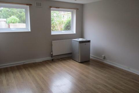 2 bedroom flat to rent, Woodfield Close, Exmouth