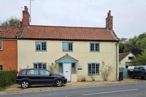 3 bedroom semi-detached house for sale - Swanhaven, Fakenham Road, East Bilney, Norfolk, NR20 4HT