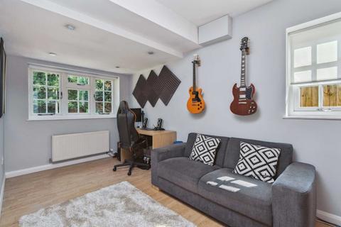 1a Woodlands Road, Bushey, WD23 2LS