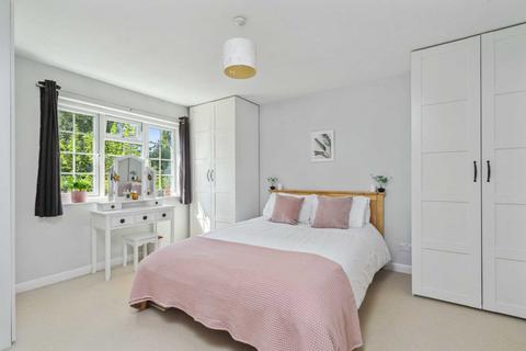 1a Woodlands Road, Bushey, WD23 2LS