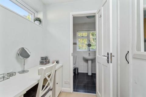 1a Woodlands Road, Bushey, WD23 2LS