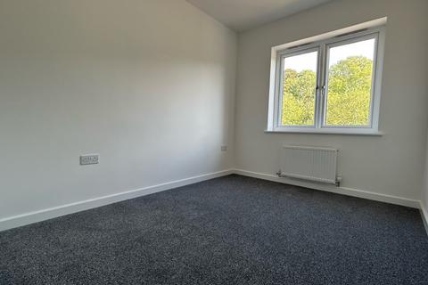 2 bedroom flat to rent, Woodyard Avenue, Chesterfield, Derbyshire, S41