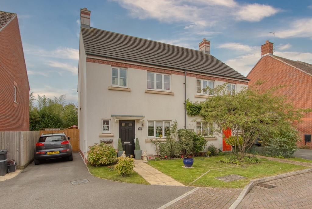 84 Grove Gate, Staplegrove, Taunton 3 bed semi-detached house for sale ...