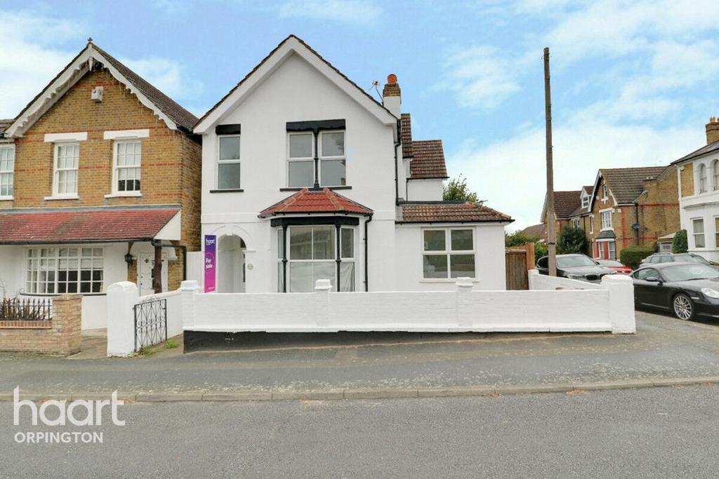 Derry Downs, Orpington 4 bed detached house for sale £600,000