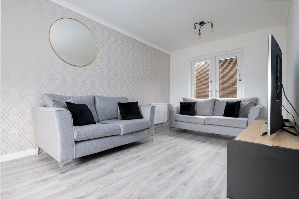 Hillend Place, Greenock, PA15 2 bed semidetached house £110,000