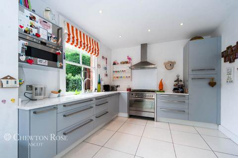 4 bedroom detached house for sale, London Road, Ascot