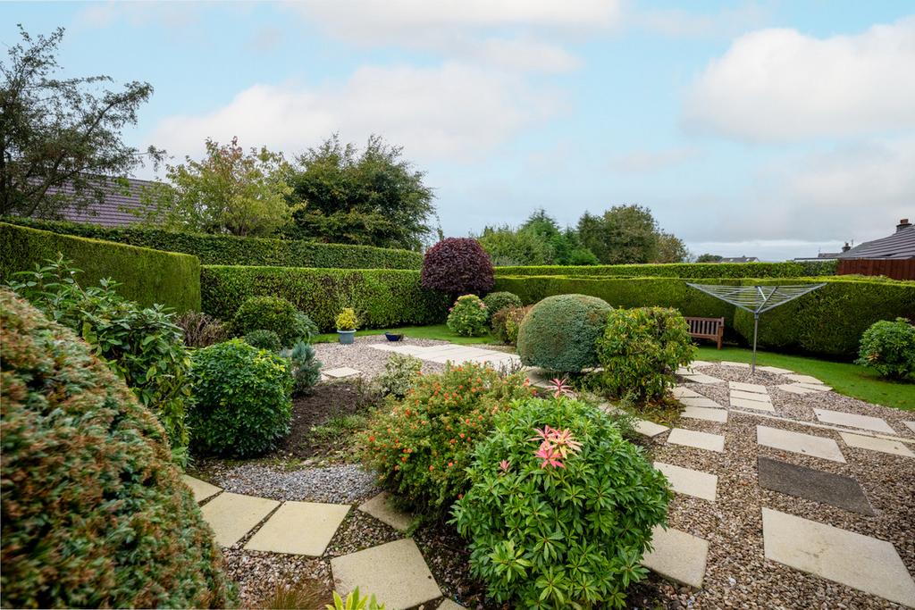 Finnart Crescent, Gourock, PA19 3 bed detached house for sale £300,000