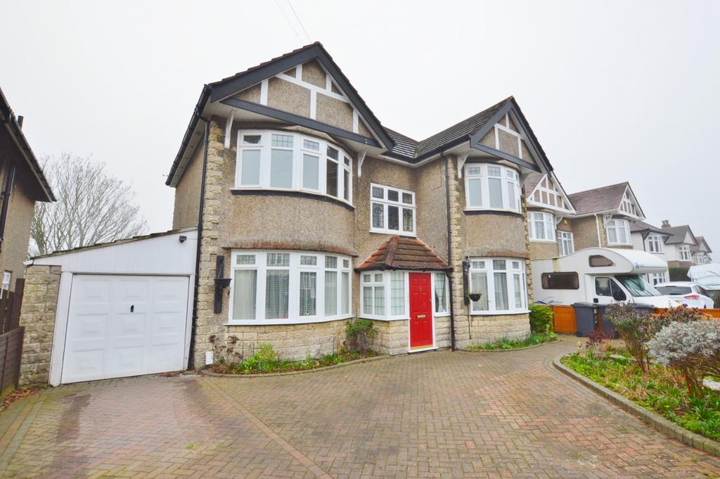 Brackendale Road, Bournemouth BH8 3 bed flat £1,400 pcm (£323 pw)
