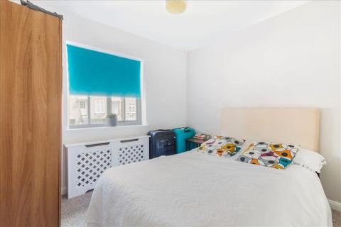 2 bedroom flat to rent, Irvine Place, Virginia Water, Surrey, GU25