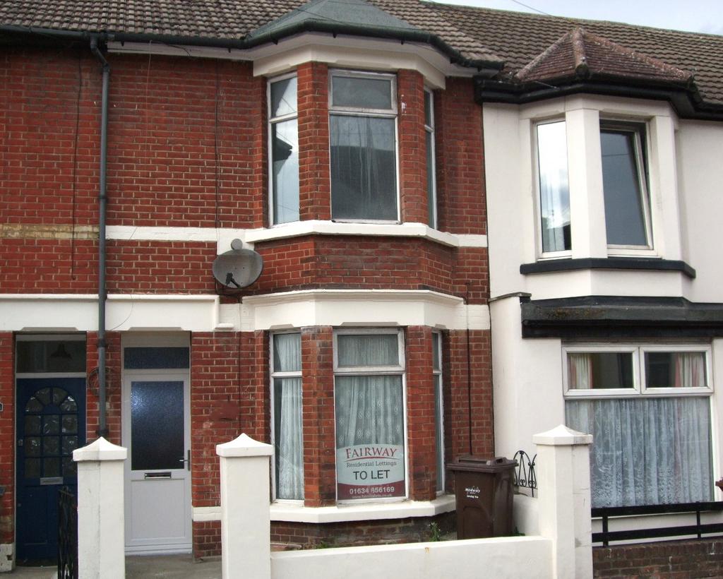 Richmond Road, Gillingham ME7 3 bed terraced house to rent £1,350 pcm