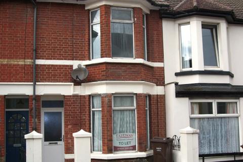 3 bedroom terraced house to rent, Richmond Road, Gillingham ME7